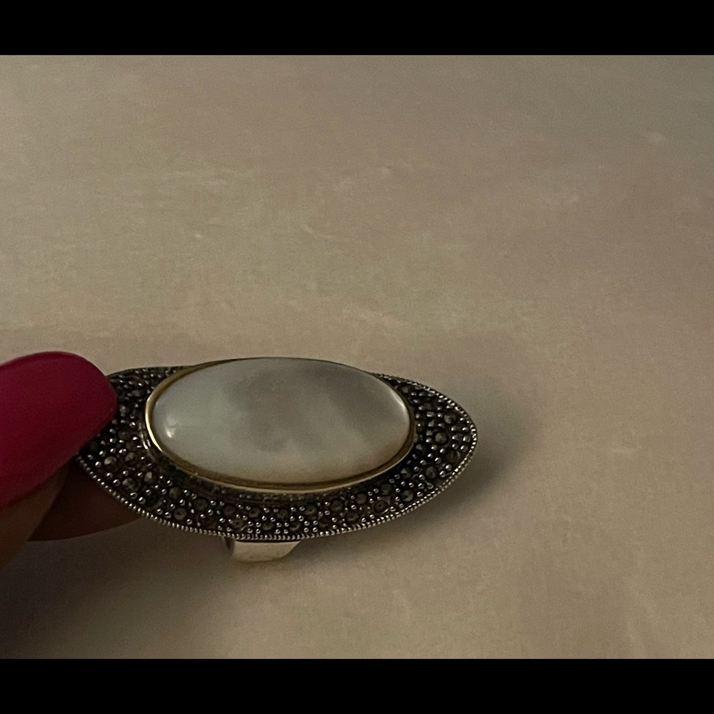 🌟 14k, 925 & Mother of Pearl elongated ring 💯 - Picture 7 of 8